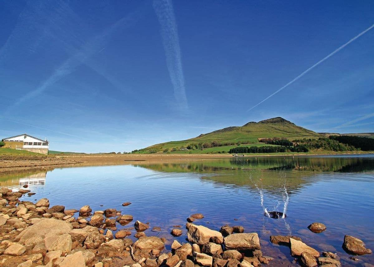 Отель Dovestone Holiday Park Greenfield  Экстерьер фото